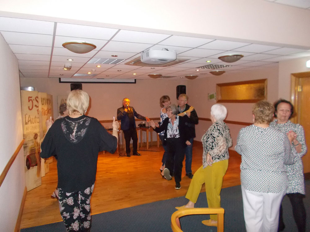 Guest entertainer at Oxhey Conservative Club 