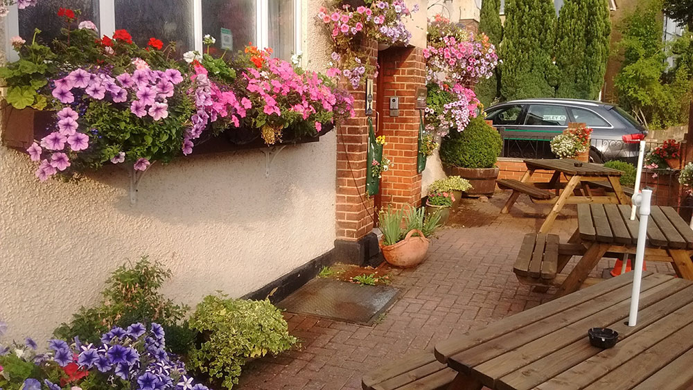 Patio area – Oxhey Conservative Club